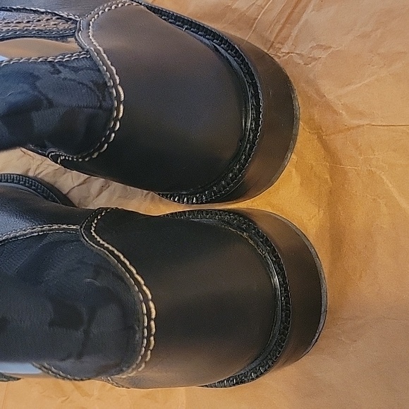 Coach - Picture 8 of 8